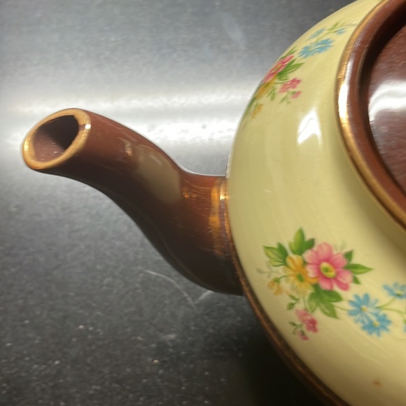 English Tea Pot…. - Picture 4 of 7
